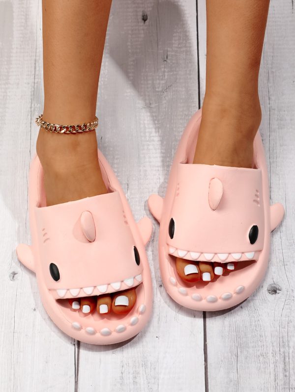 87cb31991108f001dc0cb94a73c4c34040073367403e5c29c50f2c8efddb7942.jpg Shark Design Slides, Light Pink Preppy Style Collegiate Cartoon Slippers